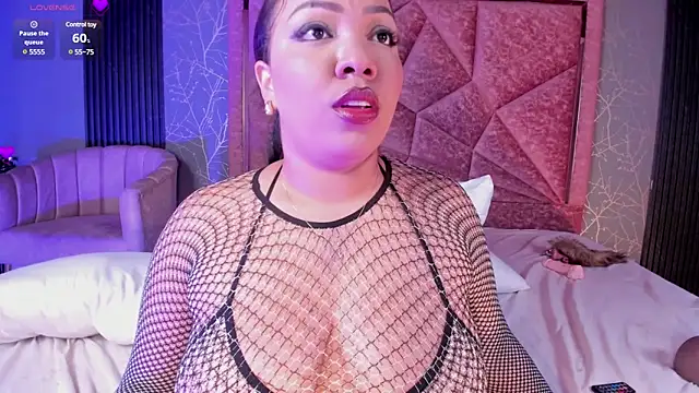 Snapshot of Naomi-Prada chatting on January 16, 2025, 7:10 pm Naomi-Prada online show from January 16, 2025, 7:10 pm