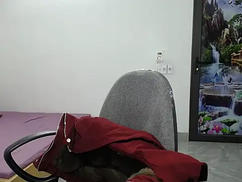 Snapshot of Love_bug15 chatting on December 23, 2024, 9:49 am Love bug15 online show from December 23, 2024, 9:49 am