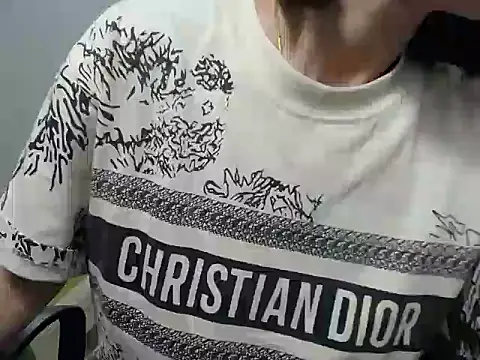 Snapshot of Love_bug15 chatting on January 22, 2025, 2:26 am Love bug15 online show from January 22, 2025, 2:26 am