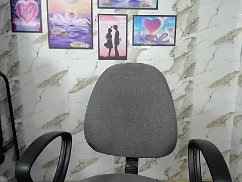 Snapshot of Love_bug15 chatting on March 20, 2025, 1:46 am Love bug15 online show from March 20, 2025, 1:46 am