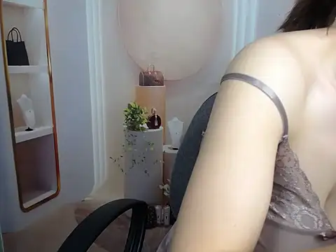 Snapshot of Love_bug15 chatting on September 14, 2025, 7:40 am Love bug15 online show from September 14, 2025, 7:40 am