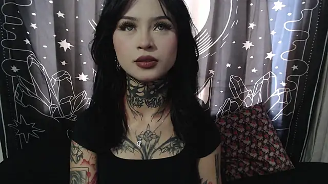 Snapshot of Isabella__dark chatting on January 16, 2025, 8:46 pm Isabella dark online show from January 16, 2025, 8:46 pm