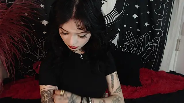 Snapshot of Isabella__dark chatting on February 6, 2025, 12:00 am Isabella dark online show from February 6, 2025, 12:00 am