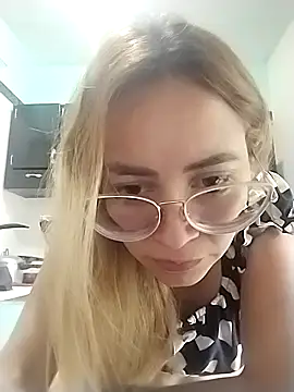 Snapshot of JuliaMack chatting on September 11, 2025, 5:57 pm JuliaMack online show from September 11, 2025, 5:57 pm