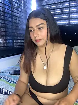 Snapshot of Kittyy_Hott_ chatting on February 7, 2025, 5:40 pm Kittyy Hott online show from February 7, 2025, 5:40 pm