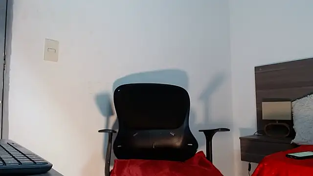 Snapshot of Mila_cams1_ chatting on February 22, 2026, 10:47 am Mila cams1 online show from February 22, 2026, 10:47 am