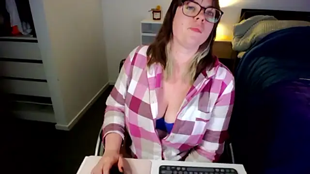 Snapshot of XxxAprilxxX chatting on June 8, 2026, 11:54 am XxxAprilxxX online show from June 8, 2026, 11:54 am