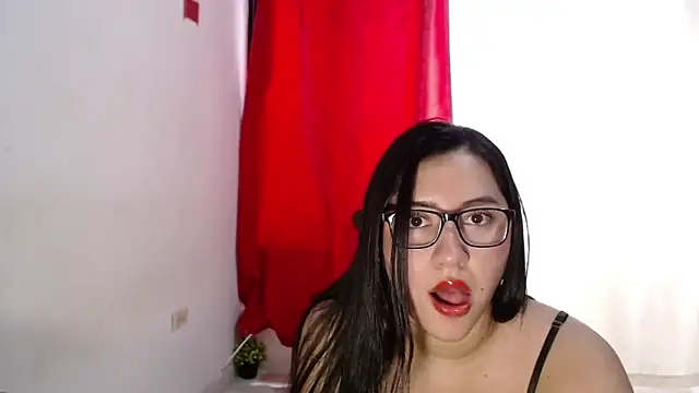 LuciaTomson online show from July 1, 2026, 7:13 pm