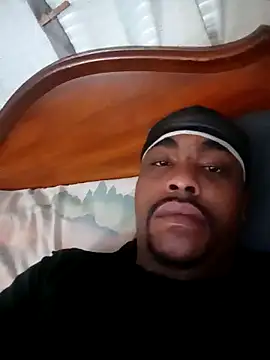 Snapshot of PuzzledEdge4 chatting on November 4, 2025, 9:47 pm PuzzledEdge4 online show from November 4, 2025, 9:47 pm