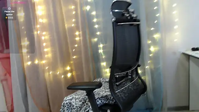 Snapshot of LanaDreamX chatting on May 8, 2026, 6:13 pm LanaDreamX online show from May 8, 2026, 6:13 pm