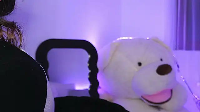 ivyleague  online show from February 25, 2026, 6:06 pm