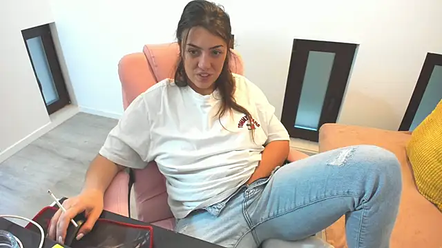 Dyana Kaylinn online show from November 16, 2025, 5:35 am