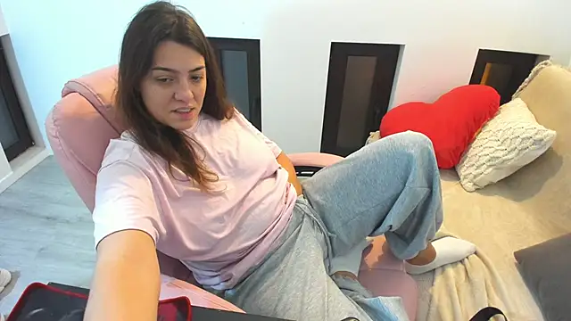 Dyana Kaylinn online show from January 7, 2026, 4:48 am