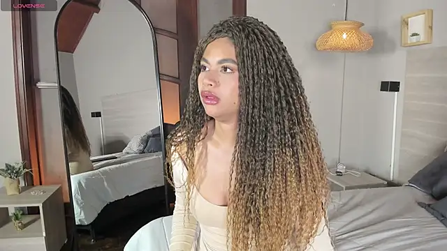 nayah   online show from April 10, 2026, 7:51 pm