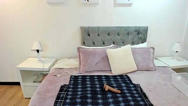  Natalie18 online show from January 17, 2025, 3:12 am