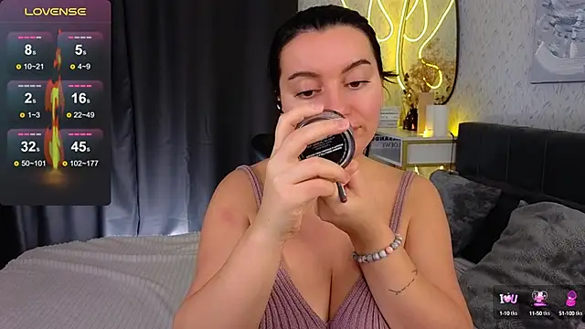 Snapshot of YourSweetDream_ chatting on February 22, 2025, 8:18 am YourSweetDream online show from February 22, 2025, 8:18 am