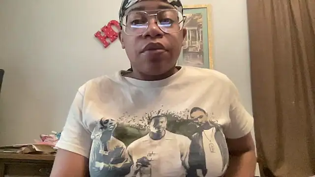 MommyConfident online show from November 16, 2025, 8:03 pm