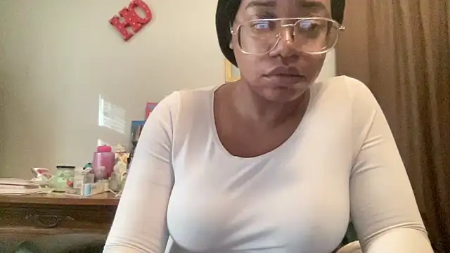 MommyConfident online show from December 4, 2025, 7:55 pm