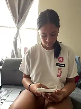 VanessaBling online show from December 17, 2024, 3:39 pm