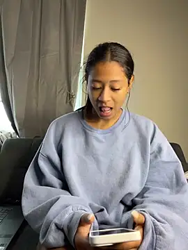 VanessaBling online show from December 18, 2024, 4:06 pm