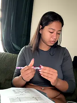 VanessaBling online show from December 1, 2025, 4:23 pm