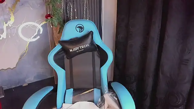 Snapshot of BrendaBrooks chatting on December 16, 2024, 2:27 pm BrendaBrooks online show from December 16, 2024, 2:27 pm