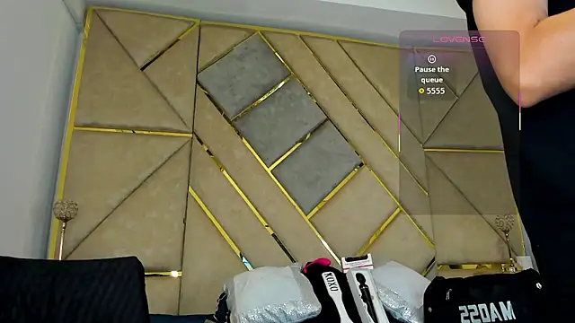 AmberAdams  online show from October 15, 2025, 2:28 pm