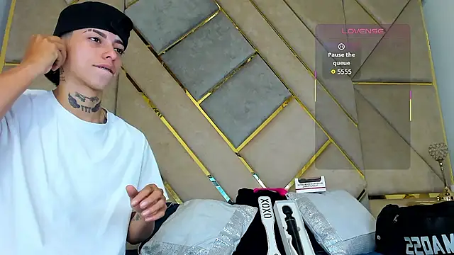 AmberAdams  online show from October 16, 2025, 2:51 pm