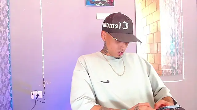 Snapshot of Liam_lee chatting on June 17, 2026, 8:54 pm Liam lee online show from June 17, 2026, 8:54 pm