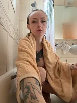 haileyhope  online show from November 29, 2025, 9:45 am