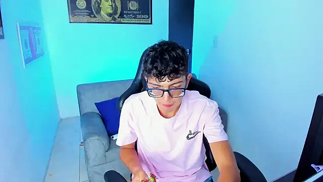 TylerWhite  online show from February 9, 2025, 2:49 am