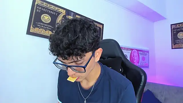 TylerWhite  online show from March 11, 2025, 2:54 am