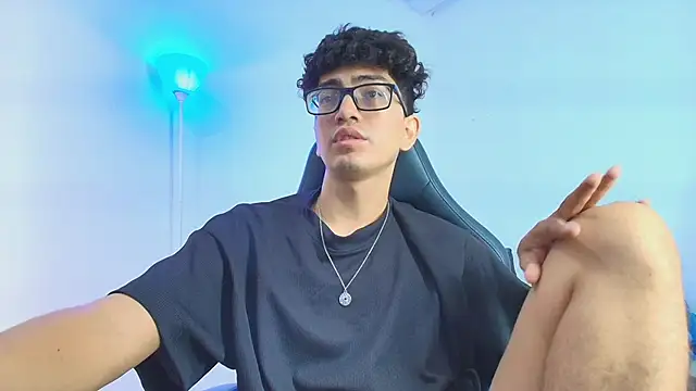 TylerWhite  online show from October 11, 2025, 1:42 pm