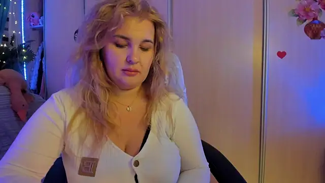 Snapshot of CoraSwon chatting on February 2, 2026, 5:33 pm CoraSwon online show from February 2, 2026, 5:33 pm