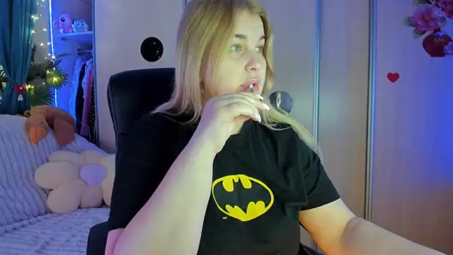 Snapshot of CoraSwon chatting on February 7, 2026, 5:55 am CoraSwon online show from February 7, 2026, 5:55 am