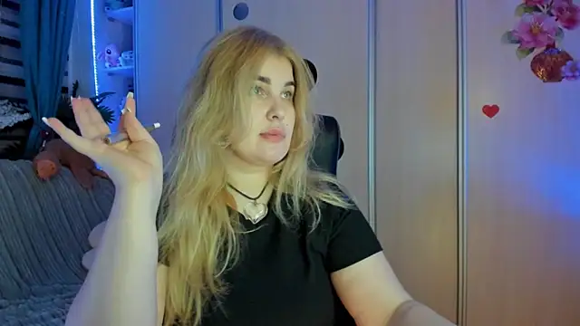 Snapshot of CoraSwon chatting on February 12, 2026, 6:36 pm CoraSwon online show from February 12, 2026, 6:36 pm