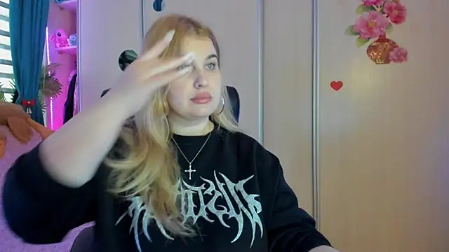 Snapshot of CoraSwon chatting on February 19, 2026, 7:04 am CoraSwon online show from February 19, 2026, 7:04 am