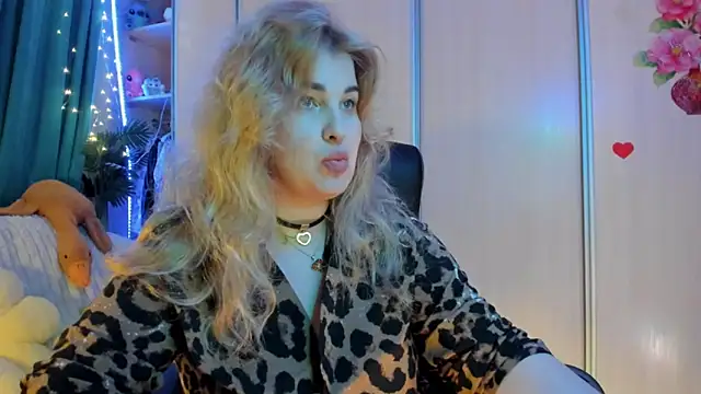 Snapshot of CoraSwon chatting on February 25, 2026, 6:06 pm CoraSwon online show from February 25, 2026, 6:06 pm