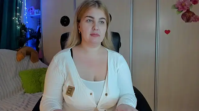 Snapshot of CoraSwon chatting on February 28, 2026, 3:24 pm CoraSwon online show from February 28, 2026, 3:24 pm