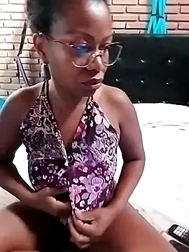 Snapshot of littlebrunett chatting on January 6, 2026, 11:14 am littlebrunett online show from January 6, 2026, 11:14 am