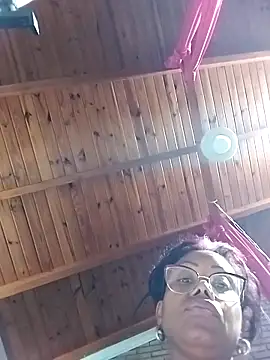 Snapshot of littlebrunett chatting on February 1, 2026, 1:09 pm littlebrunett online show from February 1, 2026, 1:09 pm