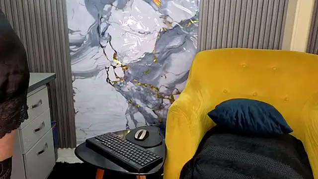 GianellaCox  online show from February 16, 2026, 3:08 pm