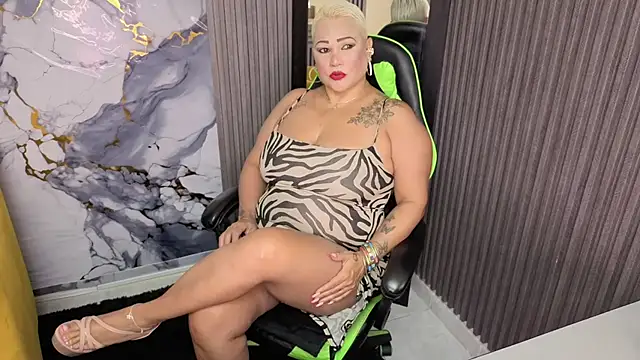 Snapshot of GianellaCox_ chatting on May 20, 2026, 12:00 pm GianellaCox online show from May 20, 2026, 12:00 pm