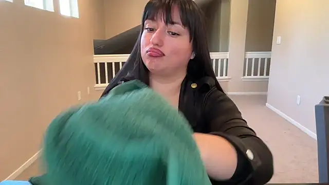 rubybabyxo online show from October 28, 2025, 10:12 pm