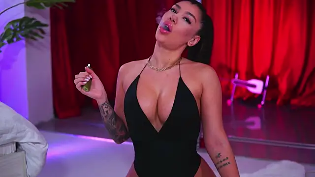 NatyDesiree online show from October 14, 2025, 11:11 am