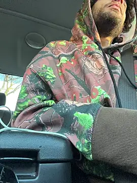 pantslesstraveler plt online show from December 21, 2025, 9:33 pm