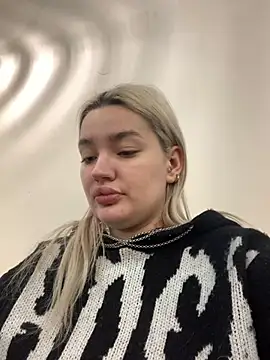 Snapshot of Sextazy chatting on February 1, 2025, 9:21 am Sextazy online show from February 1, 2025, 9:21 am