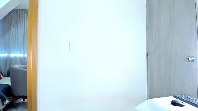 SofiaRios04 online show from November 7, 2025, 12:38 pm