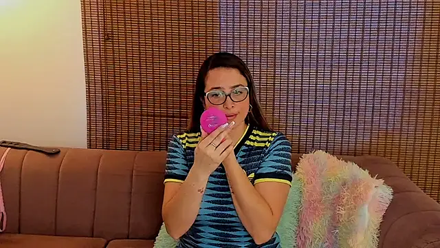 Snapshot of ariana_cross chatting on July 7, 2026, 12:42 pm ariana cross online show from July 7, 2026, 12:42 pm