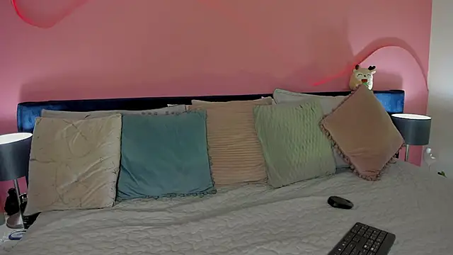 Alaia Manson online show from February 5, 2025, 11:55 am